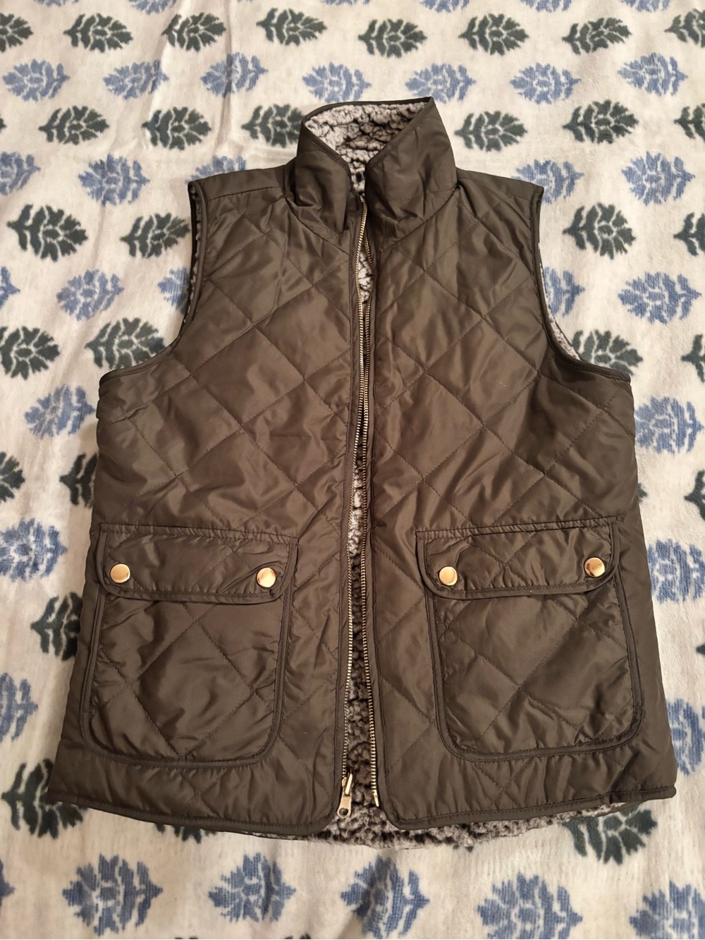 Thread & Supply Dani Reversible Quilted Olive Green Vest, Size S